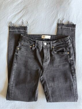 Zara High-Rise Slim Jeans in Black size 36 USA 4